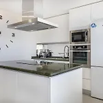 Magnificent Flat With Splendid Ocean Views 아파트 *