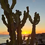 Magnificent Flat With Splendid Ocean Views 아파트 *