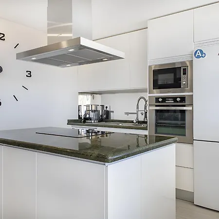 Magnificent Flat With Splendid Ocean Views Appartamento *